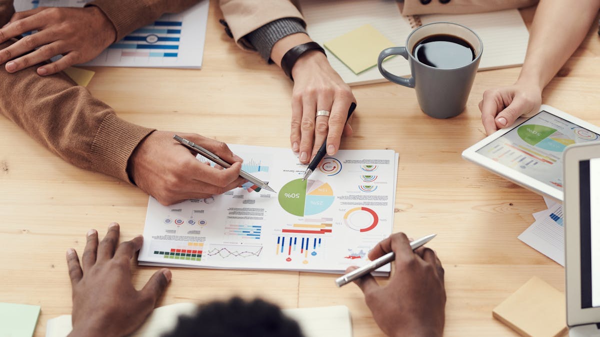 Équipe professionnelle en formation Green Belt Lean Office
